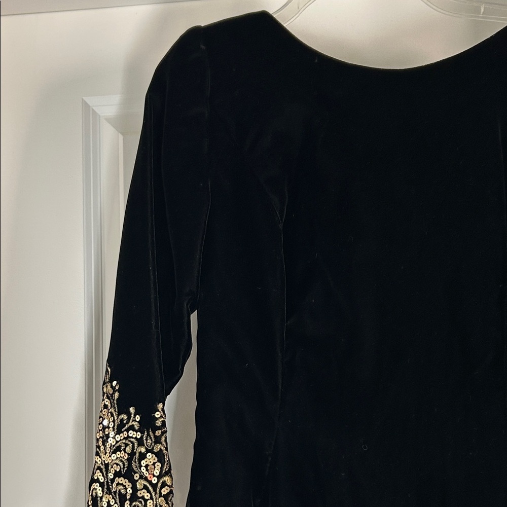 VINTAGE 1980s Victor Costa Velvet Gown | Rear Deep-v | Sequin Design - Size 8 - Picture 5 of 12